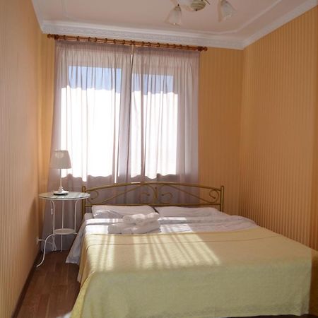 Apart Na Himnaziinoi Naberezhnii Apartment คาร์คิฟ ภายนอก รูปภาพ